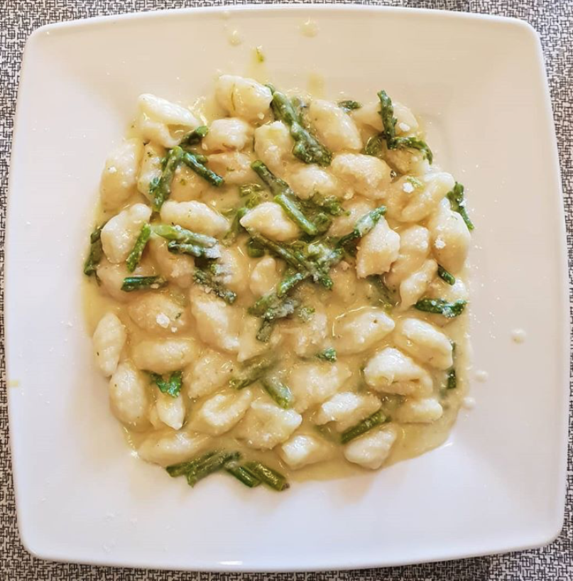 Strozzapreti asparagi e gorgonzola