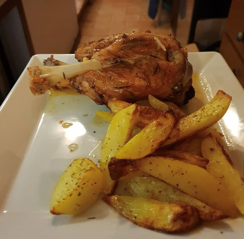 Stinco di maiale con patate