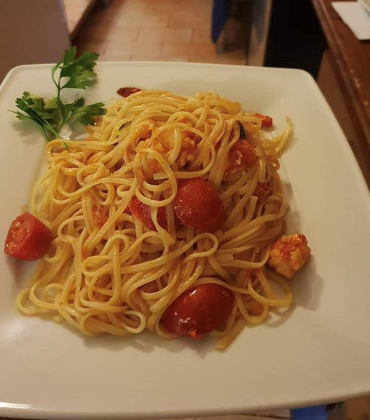 Linguine con pomodorini e astice